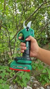 [BH 5 NĂM] Kéo cắt cành dùng pin WORKFIX WF-CP30BL - Màn hình led báo % Pin - Công tắc bóp - Cắt tỉa cành cây.. Không chổi than Màn hình led hiển thị Lưỡi 3cm Chính Hãng