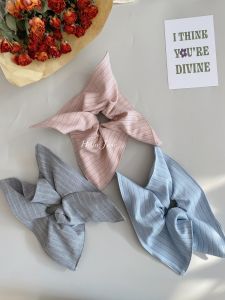 ริบบิ้นผ้าเช็ดหน้าลายทางเรียบง่ายและหรูหราสำหรับผู้หญิง สายรัดผมทรงสี่เหลี่ยมสไตล์เกาหลี สายรัดผมสำหรับผ้าเช็ดหน้าฤดูใบไม้ผลิและฤดูร้อน