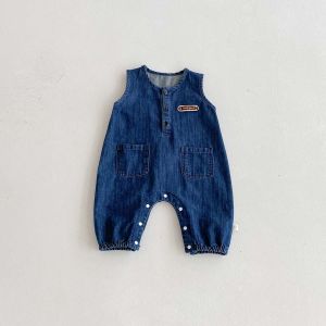 Korean version of spring and autumn baby Denim sleeveless jumpsuit baby boy fashion sleeveless suspenders very suitable for go
