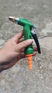 Vòi Xịt Tăng Áp Lực Nước Nhựa Màu Xanh