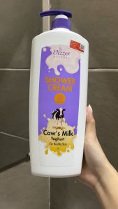 Sữa tắm dưỡng sáng da Elizzer chiết xuất sữa bò cấp ẩm sâu 1000ml