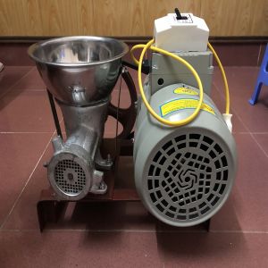 Máy làm cám 2li. Bệ xay ép cám thành sợi cám viên xay cua xay ốc xay thịt xương sụn