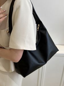Soft Leather Commuter Bag Casual Large Capacity Underarm Shoulder Bag Elegant Lady Leisure Crescent Shape Tote Bag for Youth