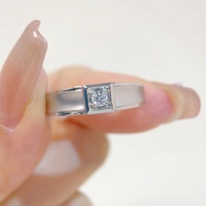 LAZO DIAMOND Mens Stunning Finish Solitaire Diamond Ring in 9k White Gold