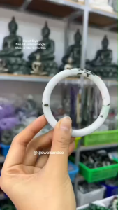 กำไลหยกเจไดต์ ทรงโดนัท รุ่นทูโทนกินบ่เซี่ยง รุ่นมอส Moss & Mist Collection