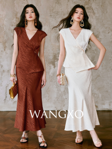 WANGXO | Lustrous Trim-Fit Custom-Woven Jacquard V-Neck Irregular Waist-Tucking Top & High-Waist Skirt Set
