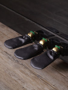 ฝาครอบเปียโนกันน้ํากันรอยขีดข่วนพร้อมเคสเพดานและฝาครอบเท้าเบนช์สีดํา ดีไซน์ทันสมัยแบบมินิมอลสําหรับการป้องกันฝุ่นในบ้าน