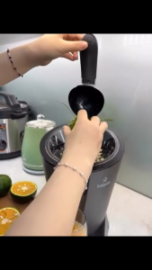 Máy vắt cam công suất lớn Kalpen CJK-2682 700ml 2 mũ ép đa năng Bảo hành 2 năm chính hãng