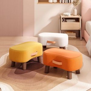 หนาขึ้น เก้าอี้ไม้เนื้อแข็งขนาดเล็ก ดีไซน์สร้างสรรค์ เรียบง่าย เก้าอี้เปลี่ยนรองเท้าหน้าประตู เก้าอี้โซฟาห้องนั่งเล่น เก้าอี้เตี้ย สำหรับใช้ในบ้าน