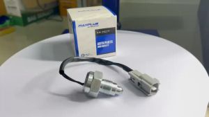 สวิตช์ไฟถอย MT รถ Toyota Yaris ปี 06-18 Corolla ปี 08-09 Vios 1.5L ปี 07-12 Vigo Champ Revo รุ่นมีสายไฟ #84210-52010