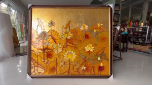 Tranh sơn mài - HOA SEN - Đắp nổi cẩn trứng nền dát vàng cao cấp / Size 134x154 cm ( size kèm khung)