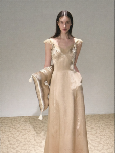 OAKMOO | Đầm Dài Voan Acetate Đuôi Cá Không Tay Thắt Eo