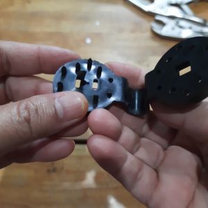 คลิปล็อคสแลนบังแดด วัสดุโพลีเอทิลีน สวยงาม ใช้งานง่าย แข็งแรง รับน้ำหนักแรงดึงได้มาก มีช่องสำหรับร้อยเชือก