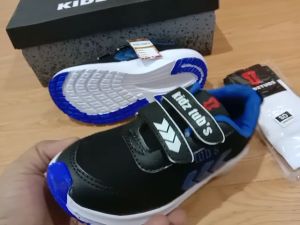 KIDZTUBS Sepatu Sekolah Anak Paket Koplit Sepatu Sekolah + Tas Sekolah + Kaos Kaki Size 28 29 30 31 32 33 34 35 36 37 TUBS2039021825