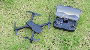 【ข้อเสนอที่ดีที่สุด】UAVS with camera รุ่นใหม่ รีโมทออโต้คอนเนค รุ่นอัพเกรดกล้องชัดขึ้น ละเอียด 720P HD 2MP Camera ลอคความสูงได้บินนิ่งมาก เชื่อมต่อมือถือเป็นจอภาพได้ รุ่นยอดนิยมขายดีอันดับหนึ่งในอเมริกา ของแท้