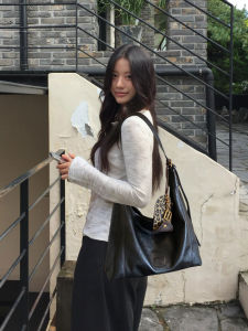 Large Capacity Black Womens Underarm Shoulder Bag 2025 New Commuter Casual Style Soft Tote Bag for Daily Use And Commuting