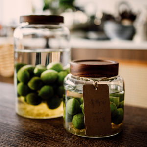 Large Capacity Sealed Glass Jar with Lid for Brewing Plum Wine And Storing Grains Chinese Style Kitchen Storage Container