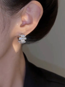 Luxurious Lightweight Zirconia Stud Earrings 2023 New Release Simple Elegant Silver Needle Stud Jewelry for Women