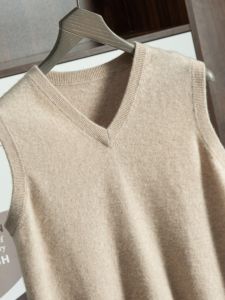 2025 Autumn New V-Neck Cashmere Vest Mens Skin-Friendly Wool Sweater Knitted Sleeveless Pull-Over Warm Shoulder Pad Business Casual