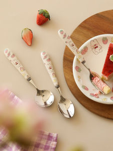 สตรอเบอร์รี่กระต่ายปีสร้างสรรค์เซรามิคช้อนส้อม 304 สแตนเลสสตีลช้อนบ้านหลักสูตรส้อม