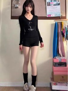 Áo Thun Dài Tay American Velvet Dành Cho Nữ Mùa Xuân 2024 Phong Cách Mới Cổ Điển Ôm Vừa Vặn Gợi Cảm Áo Lót Cổ Chữ V