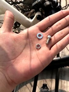 Gác chân để chân sau xe đạp thể thao bằng kim loại gấp gọn bộ 2 chiếc