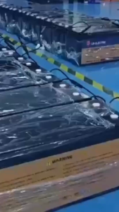 LBI แบตลิเธียม 25.6VAh 200Ah แบตเตอรี่ LiFePO4 Battery แบตเตอรี่พลังงานเเสงพระอาทิตย์เเบตเตอรี่รถยนต์ที่มีประสิทธิภาพสูงการป้องกัน BMS ในตัว พลังงานจริง 100% อายุการใช้งาน 10ปี