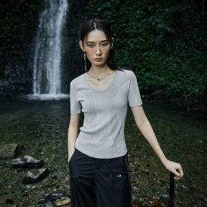 U-neck Short Sleeve Knit T-shirt