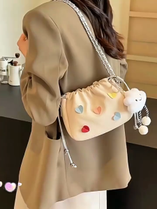 MOUSSON  กระเป๋าสะพายไหล่ผู้หญิง กระเป๋าใบเล็กกระเป๋าสะพายข้างสายโซ่แฟชั่นแบบใหม่สำหรับผู้หญิงกระเป๋าสะพายไหล่ข้างเดียวสุดฮอต