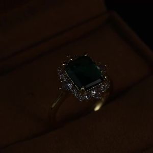 Huitan Cao Cấp Xanh Cubic Zirconia Vuông Nhẫn Thanh Lịch Cưới Ban Nhạc Nữ Tính Khí Tiệc Kỷ Niệm Phụ Kiện Trang Sức