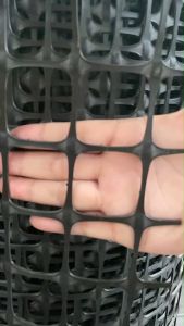 ยกม้วน30m ตาข่ายพลาสติก สี่เหลี่ยม สีดำ สูง1m/1.2m/1.5m/2m รั้วตาข่ายพลาสติก ปูพื้นเสริมกำลังดิน ทำรั้วกั้น กรงสัตว์ กรงไก่นก วัสดุกันสาร UV ตาข่ายpvc