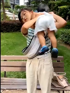 เป้อุ้มเด็ก เป้อุมเด็กทารก ผ้าฝ้ายแท้ กอดแนวนอนได้ สะพายหน้าและสะพายหลังได้ พร้อมแผ่นป้องกันหัว อายุที่เหมาะสม 0-36 เดือ