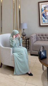 ZIFA FASHION: Pakaian Muslimah Modern & Elegan