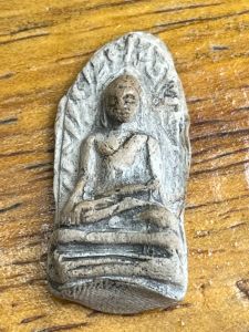 พระรอดพิมพ์ใหญ่ กรุวัดมหาวัน จังหวัดลำพูน อายุกว่า 1300 ปี