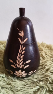 ผอบไม้ กล่องไม้ทรงแจกัน มีฝาปิด ทำจากไม้มะม่วง อบแห้ง และทำสีสวยงาม