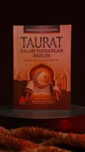 Taurat dalam Pandangan Muslim ORIGINAL Interaksi dan Dialog Dua Kitab Suci Karya Wisnu Tanggap Prabowo Penerbit Pustaka Al-Kautsar