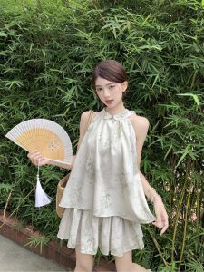 GUZILIAN | Elegant Chinese Style Sleeveless Neck Hanging Silk Vest Womens Fashionable Summer Top With Button Embellishment