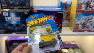 Mô Hình Xe Hot Wheels Party Wagon Ninja Rùa HW Screen Time Chính Hãng