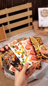 Set làm Chocolate Bark [Thành phẩm 60 viên] Bếp Của Mẹ ONICI - kèm công thức nấu và bộ dụng cụ