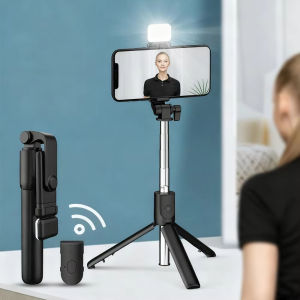 Aitemay ขาตั้งขาตั้งกล้องโทรศัพท์แบบ4 In 1ที่วางโทรศัพท์ติดเซลฟี่่บลูทูธไร้สายพร้อมไฟเติมเหมาะสำหรับการสตรีมสดและการถ่ายภาพ360 ° ที่วางโทรศัพท์ที่หมุนได้