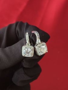 Anting-Anting Desain Elegan dari Diamcity: Hadiah Hari Valentine yang Tepat