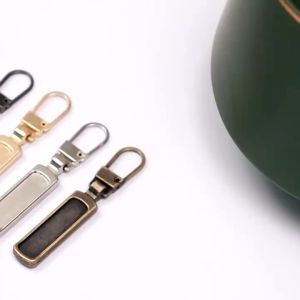 Universal Detachable Zipper Puller: A Solution for Zipper Sliders Repair