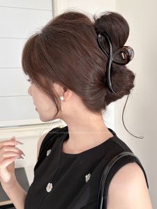 คลิปหนีบผมรูปหยดน้ำสีคาราเมลสำหรับผู้หญิง ทรงผมแบบใหม่ 2025 สไตล์หรูหรา เครื่องประดับผมแบบใหม่ คลิปหนีบผมรูปฉลาม ที่คาดผมแบบใหม่