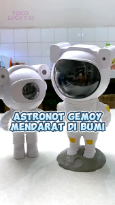 Lampu Tidur Proyektor Astronaut 8 Mode Aurora Bintang Dekorasi Remote