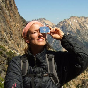 Practical Outdoor Emergency Survival Reflective Signal Mirror with Whistle (Ready)