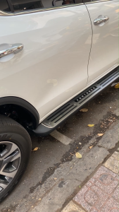 Ốp INOX chống trầy-trang trí bậc bước chân ngoài TOYOTA Fortuner 2016-