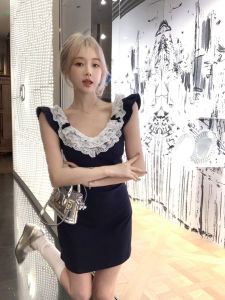 ชุดเดรสคอวีแขนกุดทรงเอเข้ารูปเซ็กซี่สำหรับผู้หญิงในฤดูร้อน กระโปรงสั้นทรงเอเอวสูง ชุดเดรสแขนกุดสไตล์หวานและเผ็ดร้อน