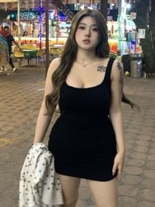 กระโปรงสั้นทรงเอเอวสูงสีดำ ทรงเข้ารูป แขนกุด คอวี กระโปรงสั้นทรงเข้ารูปสไตล์วินเทจอเมริกันสำหรับผู้หญิงไซส์ใหญ่