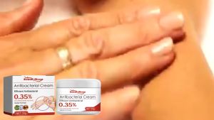 South Moon Skin Care Cream Repairs And Moisturizes The Skin Of Hands And Feet Moisturizing Daily Smooth Skin Care Cream Eczema Treatment Relieves Itching And Relieves Itching Psoriasis Treatment Cream 30g