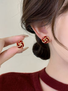 Pianist | Retro Wine Red Clip-on Stud Earrings